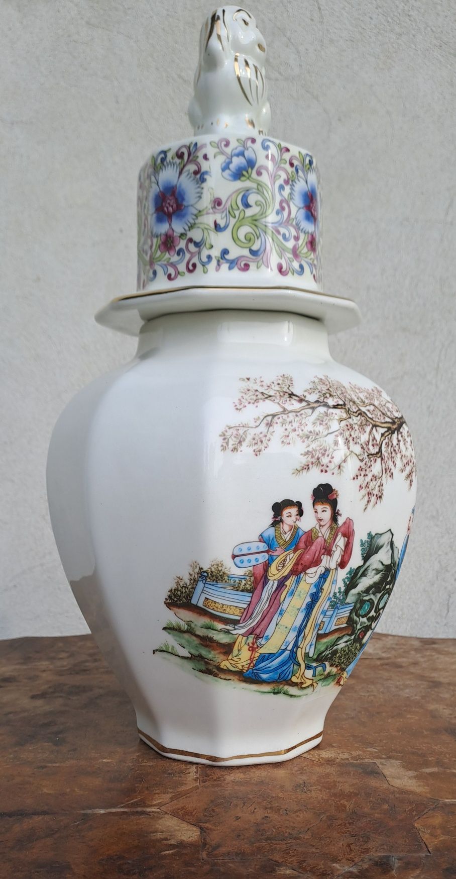 Chiński wazon z przykrywką, 38 cm
