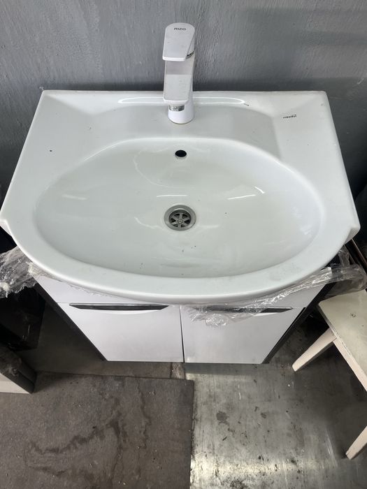 Умывальник с тумбой