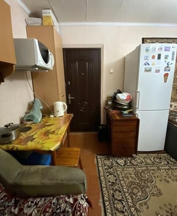 Продам двухкомнатную гостинку на Одесской