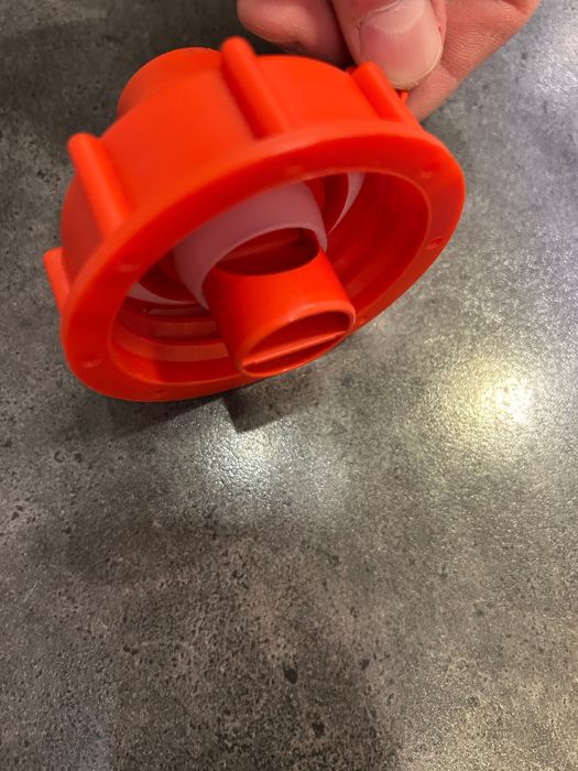 Korek do baniaków dużych z regulowanym odpowietrznikiem