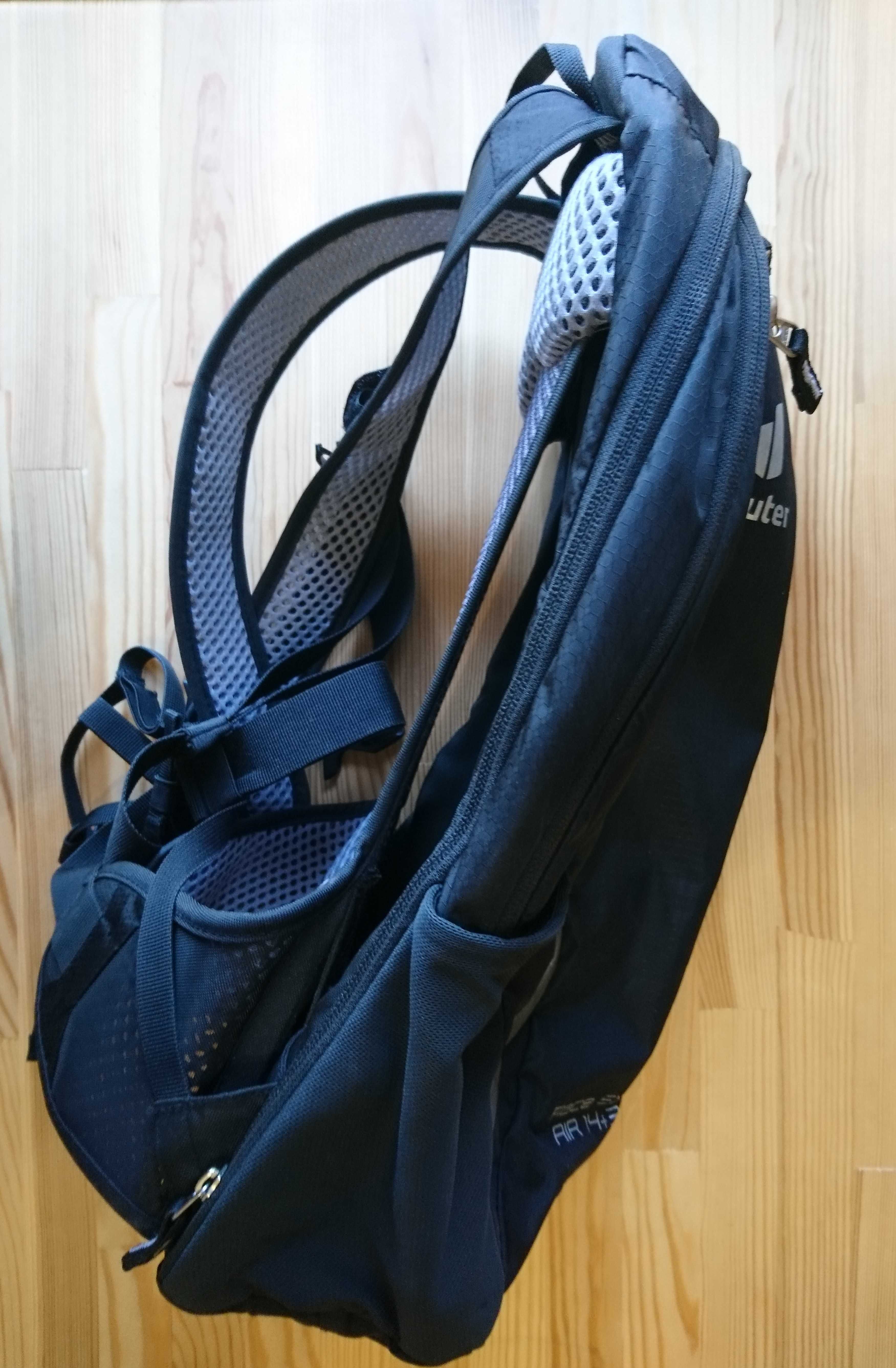 Велосипедний рюкзак (ЧОРНИЙ) Deuter Race EXP Air 14+3