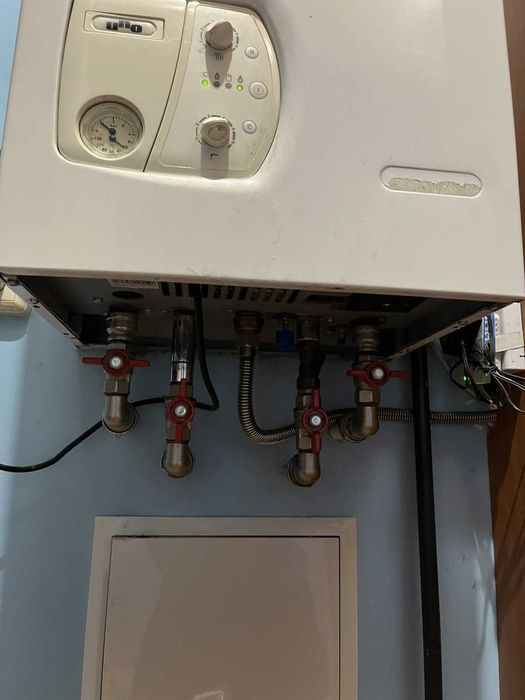 Газовий Турбированный  дымоходный котел Ariston Uno 24 квт