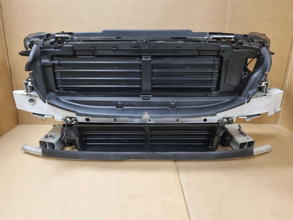 Volvo V60 II Передня панель, телевізор