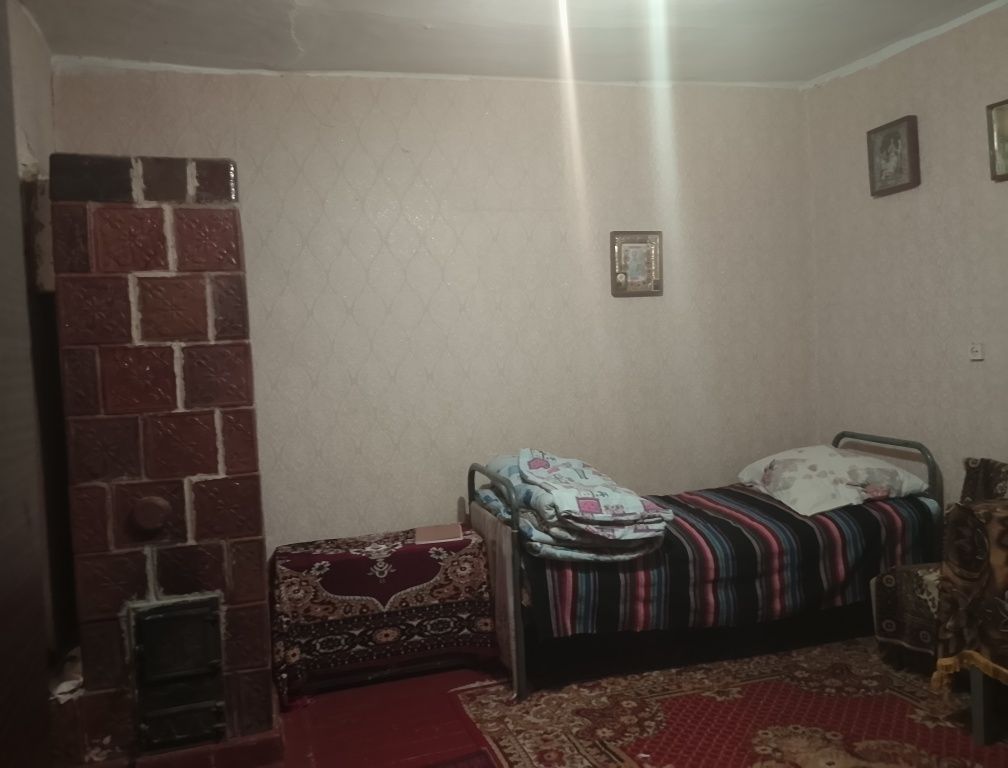 Продаєтся 2- кімнатна квартира в центрі м.Почаїв
