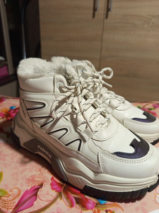 Зимние кроссовки 37 размер