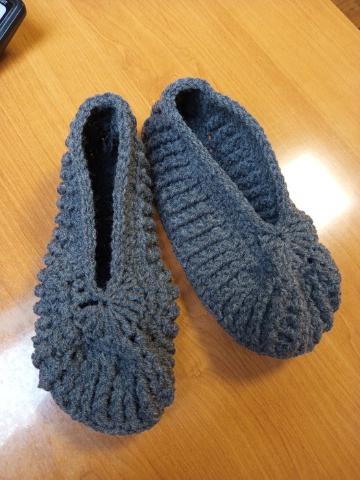 Домашні капці, шкарпетки.