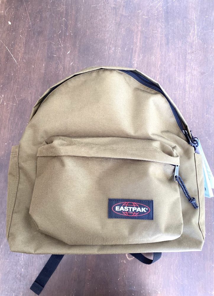 Eastpak Olive nova com etiqueta