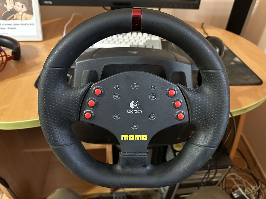Ігровий руль Logitech MOMO Racing 240*