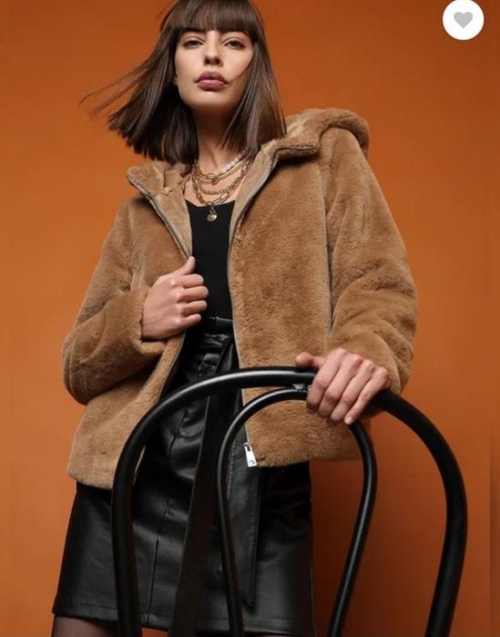 Куртка-шуба полушубок з капюшоном  зі штучного хутра 36-40