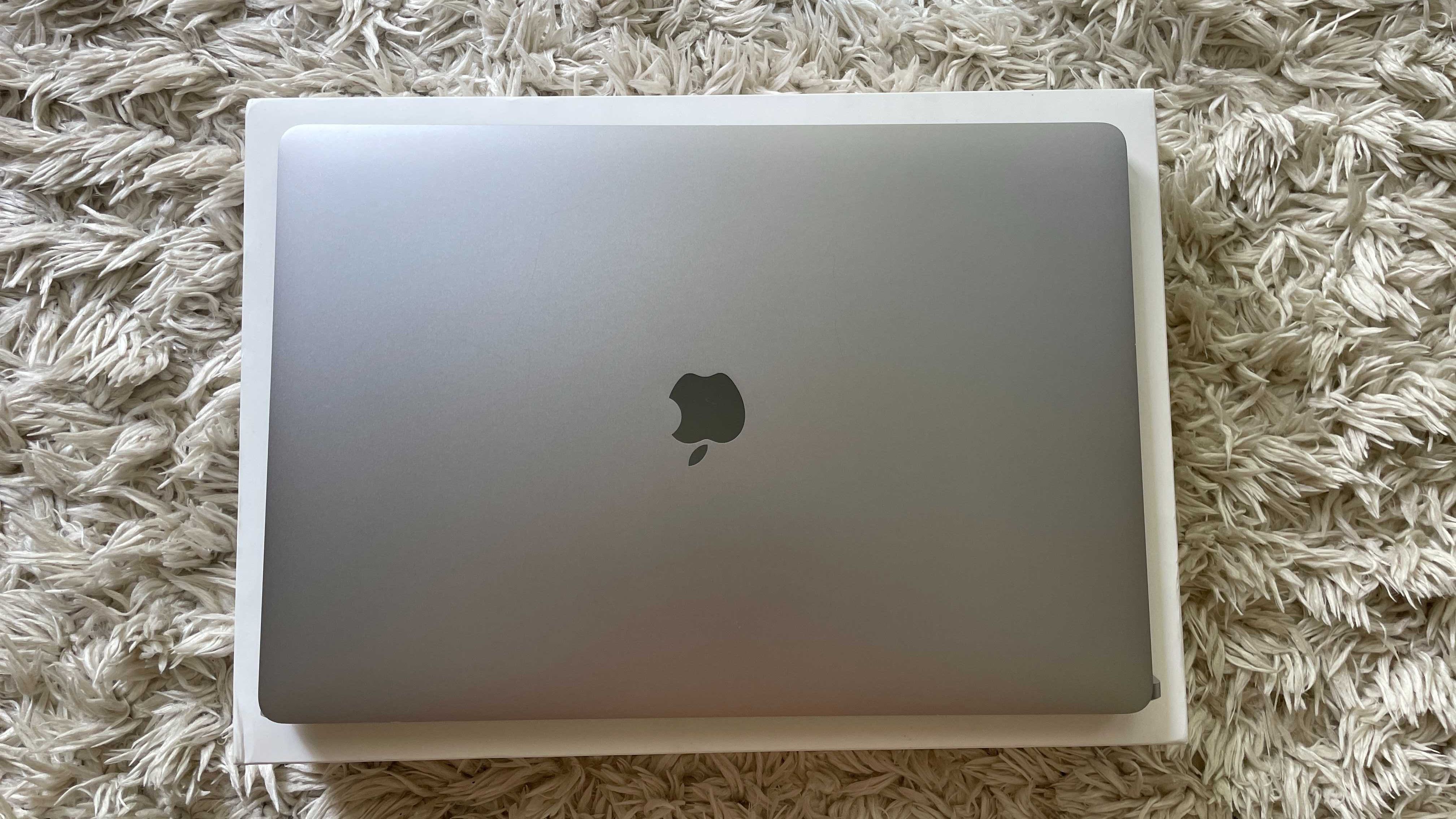 MacBook Pro 16" i7 2.6GHz, Radeon 4GB, SSD 512GB, 16GB RAM jak nowy