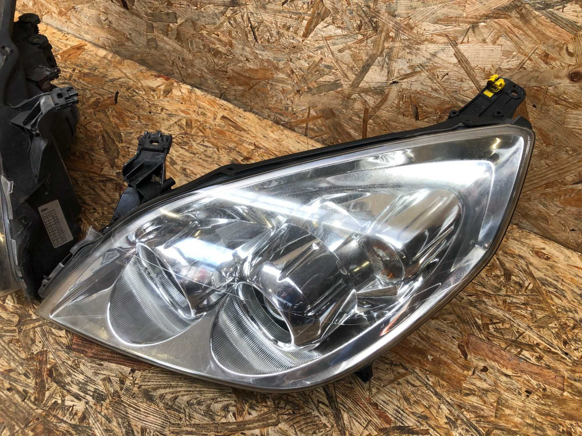 Lampa/reflektor przedni Opel Vectra c lift