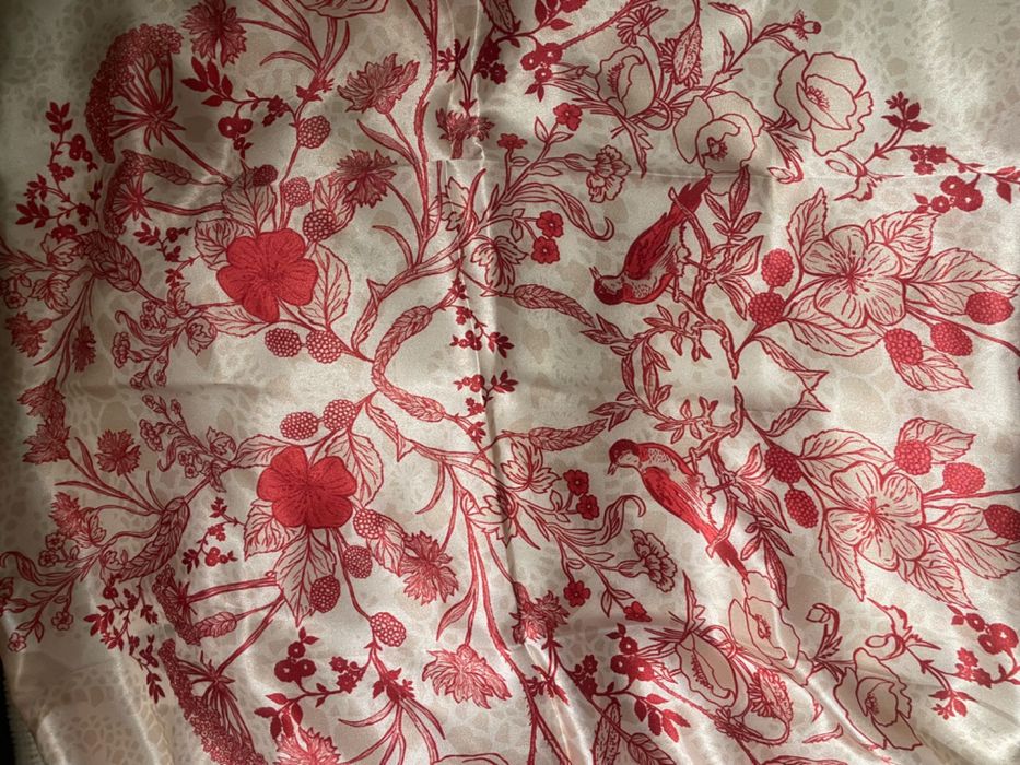 Jedwabna apaszka damska w kwiatowy print TRANNI biała bizuu biała red