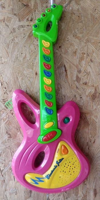 Детская гитара .