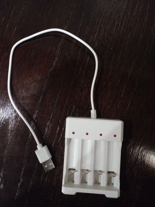 Зарядка для батареек АА. ААА