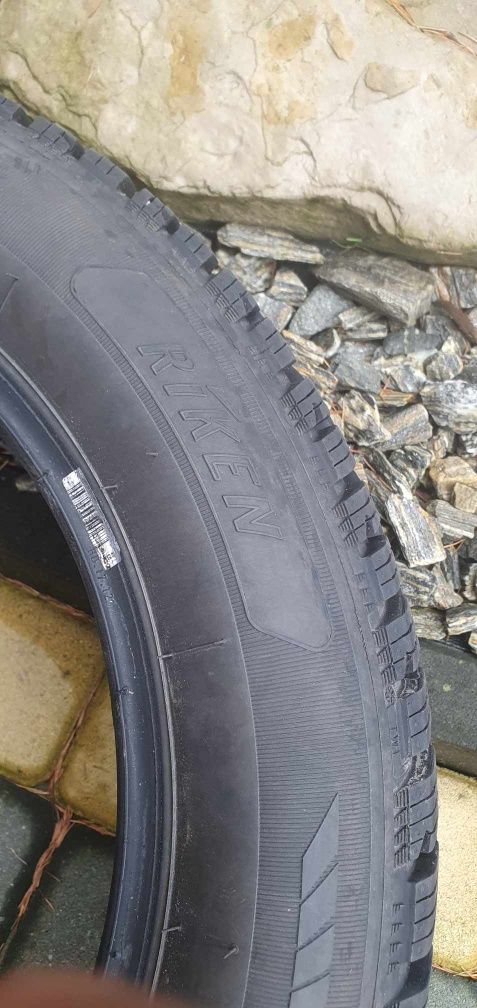 Opony zimowe SNOW 215/60R17