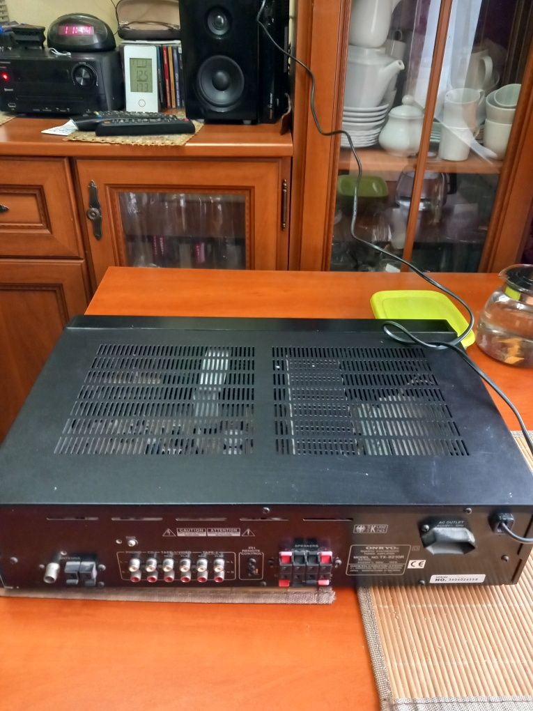 Amplituner ONKYO