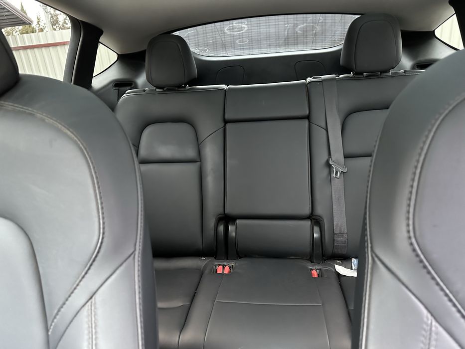 Tesla model Y ціла не биток long range