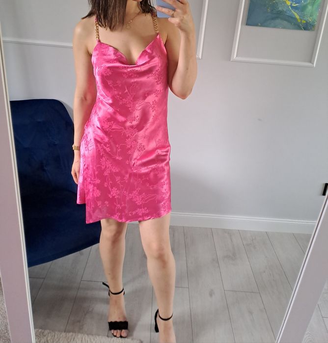 Żakardowa sukienka mini z łańcuszkowym elementem 38