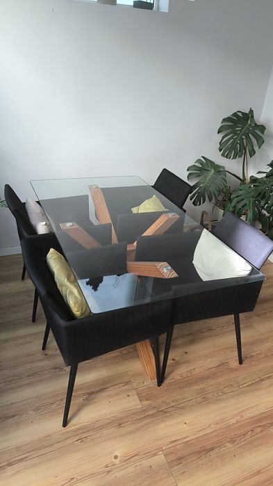 Conjunto mesa e 4 cadeiras