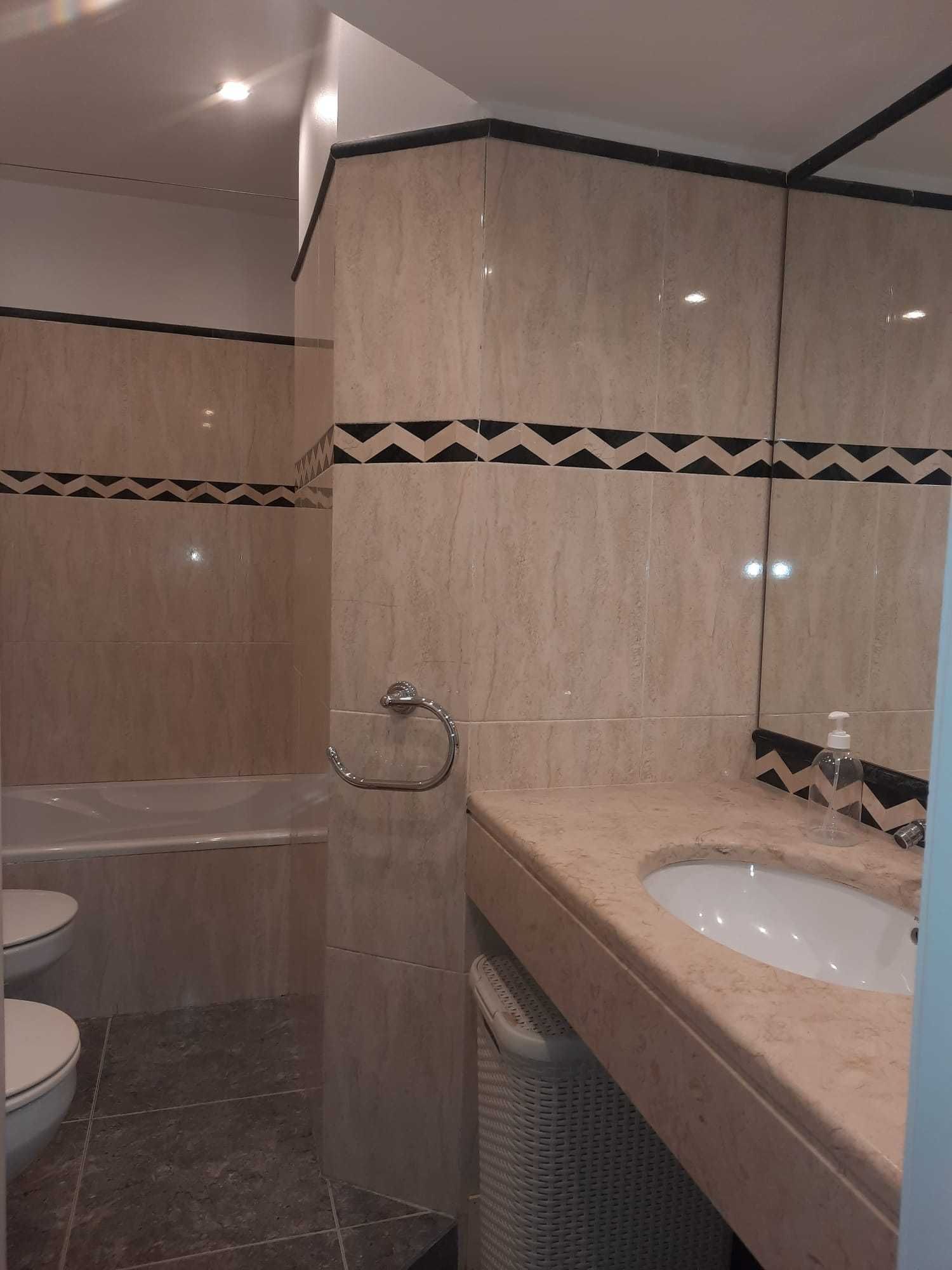 Apartamento T2 no Centro de Queijas