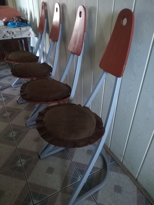 Krzesła metalowe z profila nowoczesne w stylu loft młodzieżowe