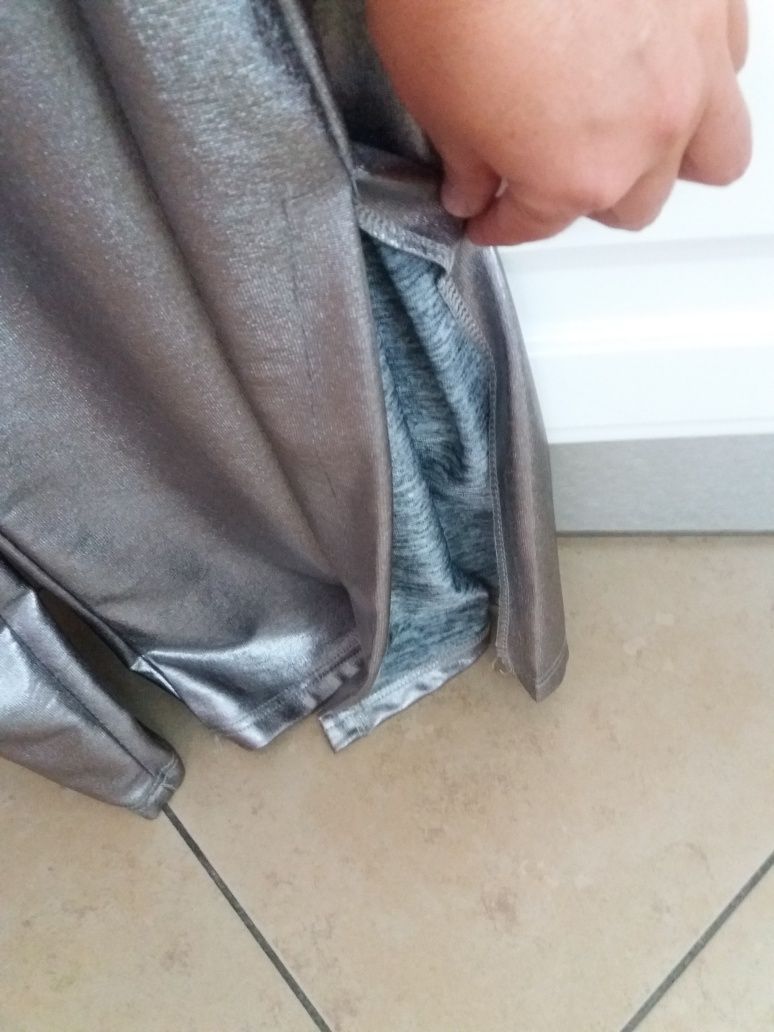 Macacão novo cujo valor real é de 98 €