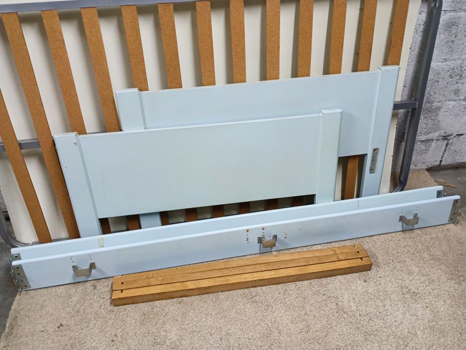 Cama de solteiro 100/190cm, madeira maciça, com estrado metálico e col