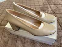 Sapatos de salto bege Geox 40 NOVOS