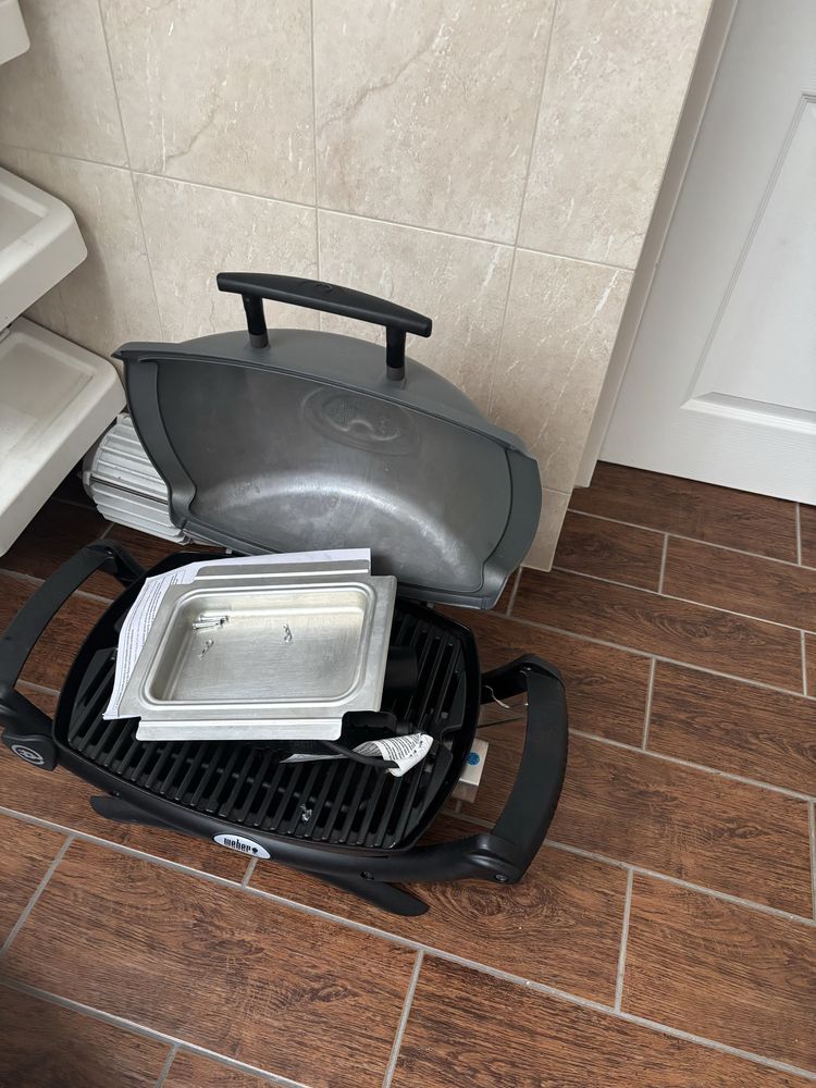 Grill elektryczny WEBER Q 1400