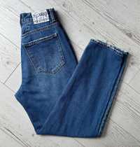 Jeansowe spodnie straight leg mom jeans pull&bear 32