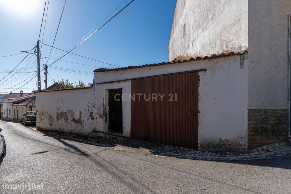 Prédio Urbano em Ruína em Labrugeira