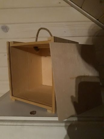 Otwierana derwniana skrzynka/pudełko
