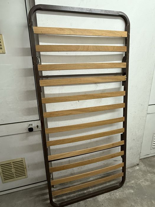 Estrado de cama de solteiro