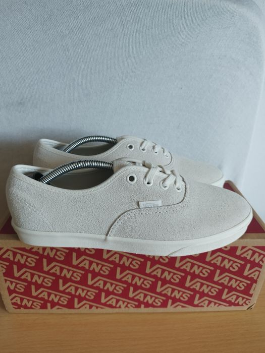 Vans Authentic Lowpro tamanho 37 novos nunca usados.