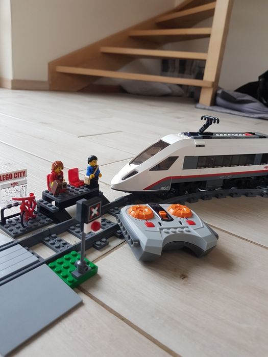 100% lego pociąg pasażerski 60051