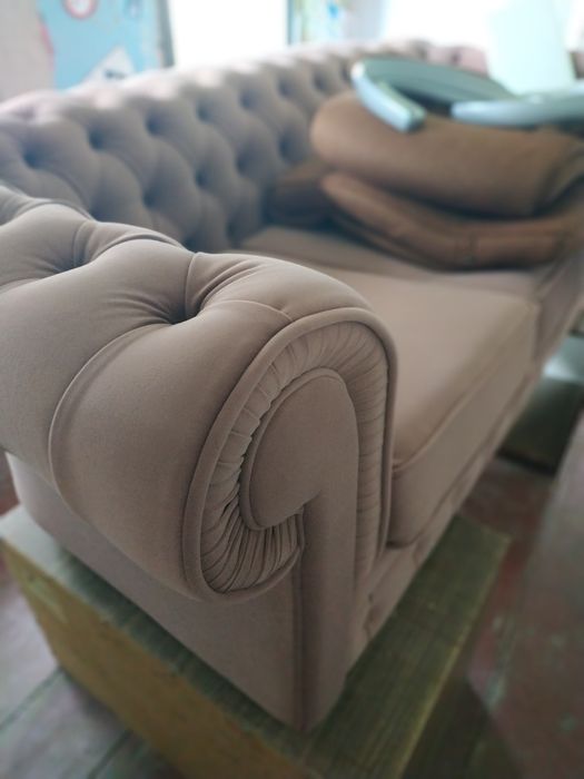 Перетягування, перетяжка, ремонт, реставрація м'яких меблів.