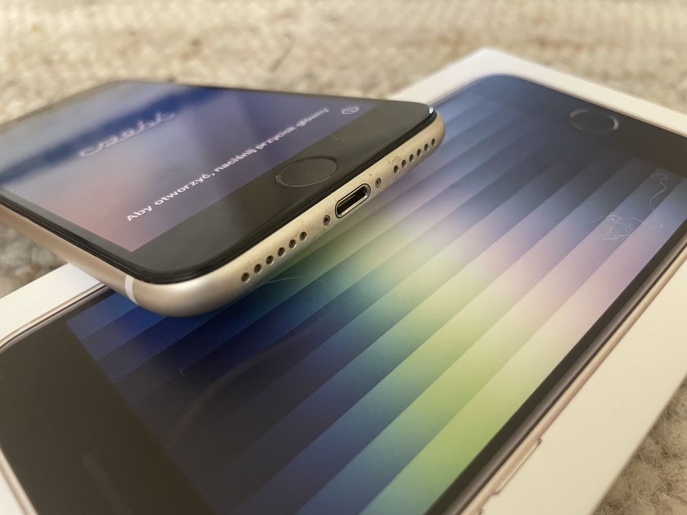 iPhone SE 2022 ksiezycowa poswiata