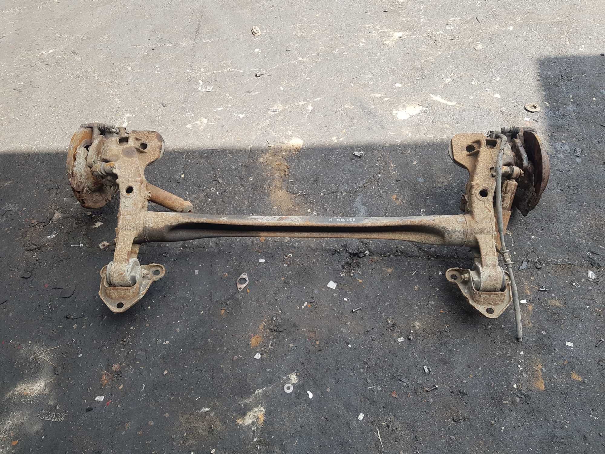 Opel Astra H Kombi Belka Oś Tył Tylna Zawieszenia ABS Tarcze