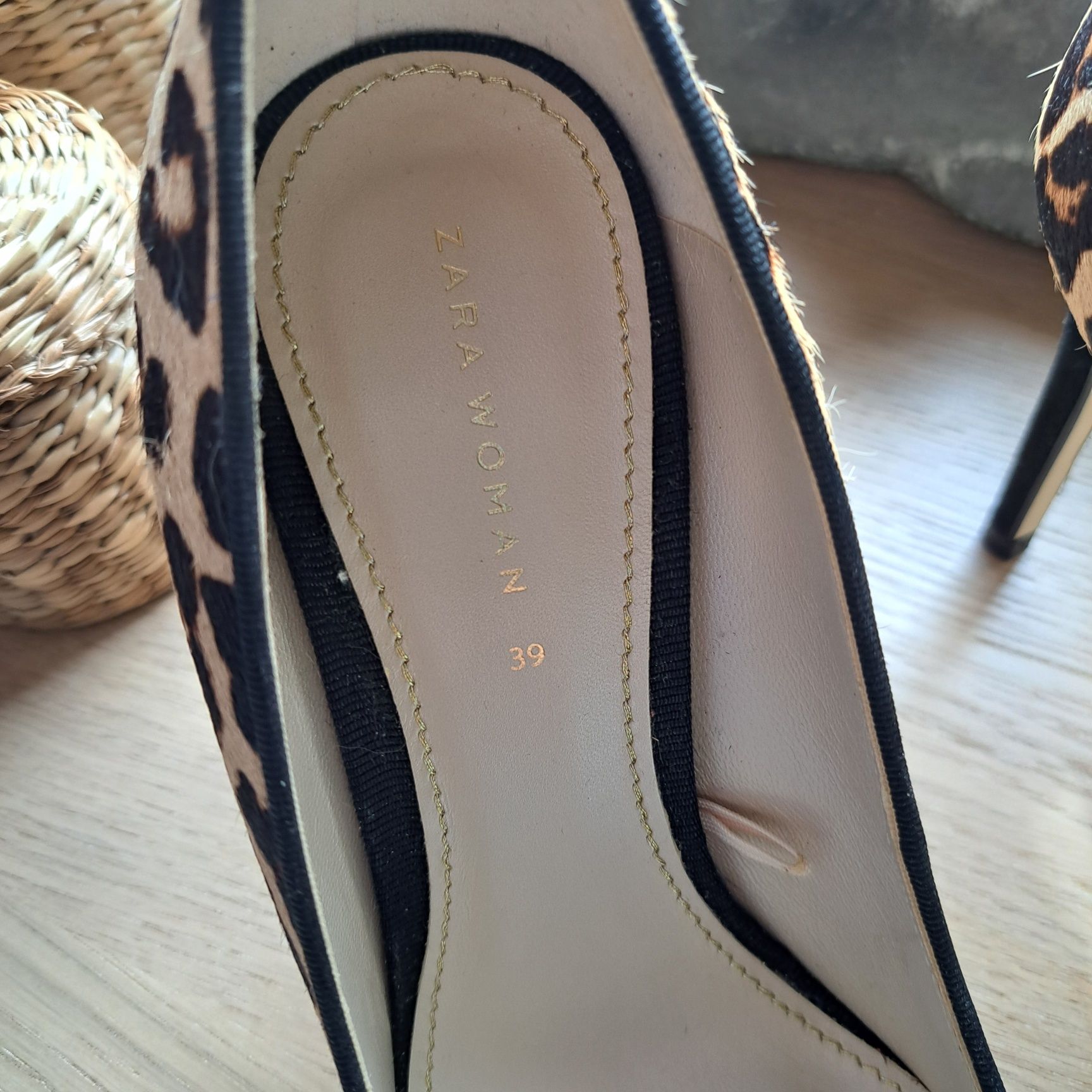 Sapatos Zara Pêlo animal print Novos 38