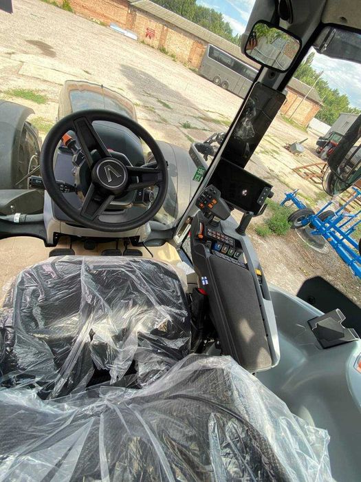 Трактор Valtra T235