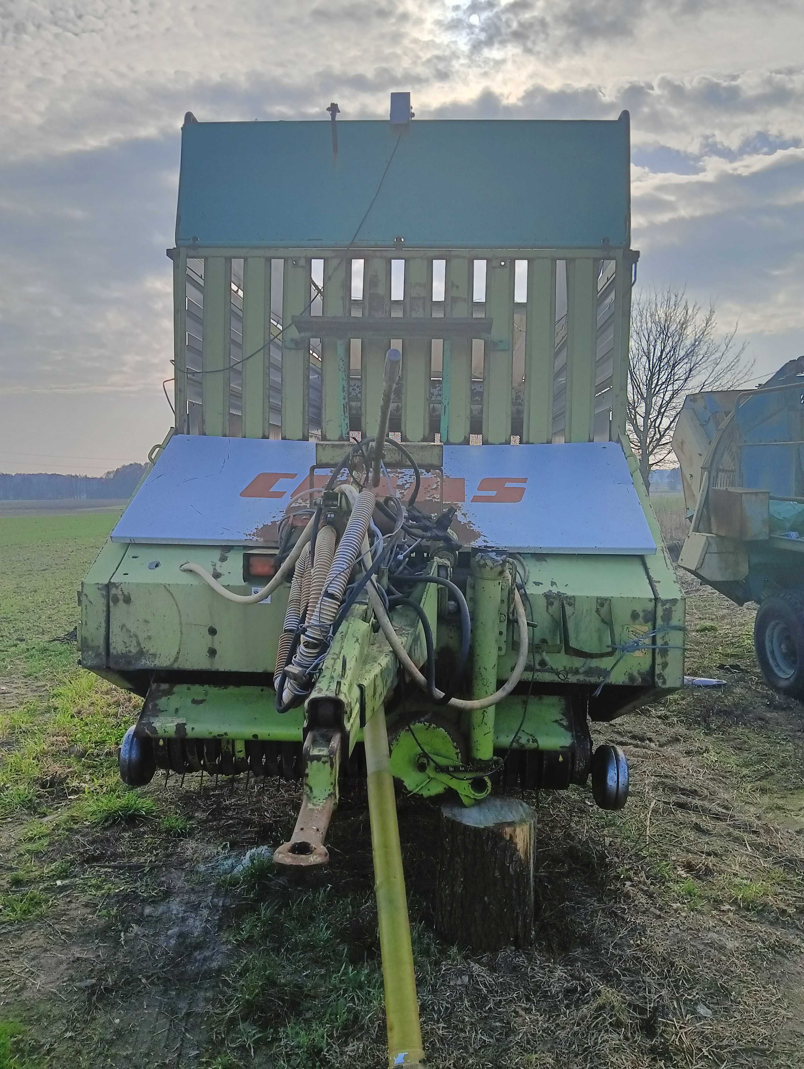 Przyczepa samozbierająca CLAAS 330 S