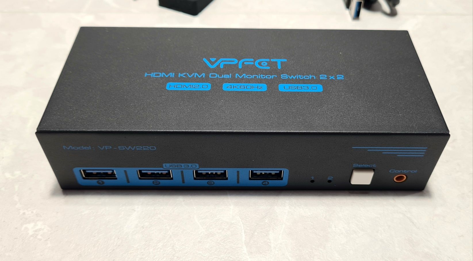 KVM переключатель 8K DisplayPort для двух компьютеров и одного монитор