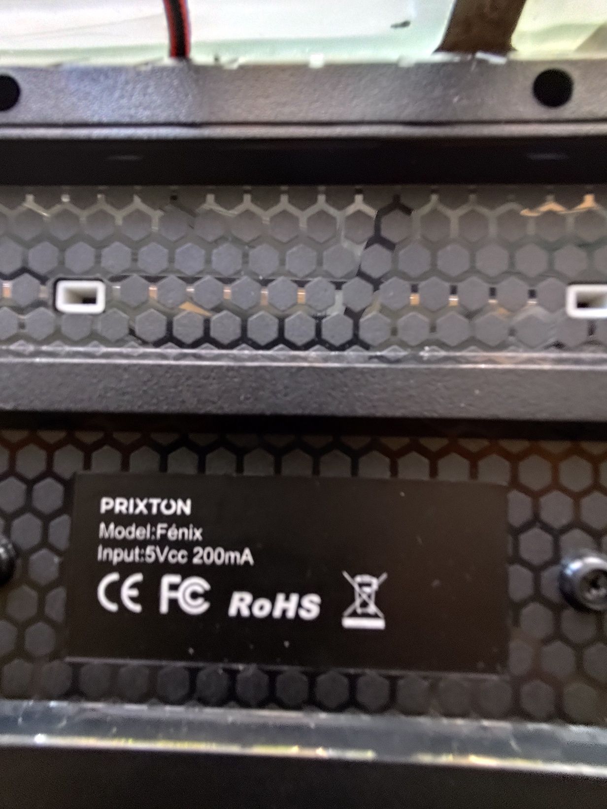 Teclado e rato da marca Fênix.