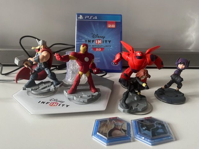 Disney Infiniti 2.0 PS4 + 5 figurek + świat avengers