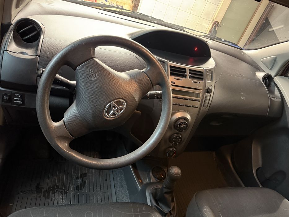 Toyota yaris 1.0 benzyna lift 2010 rok hak 5 drzwi klima