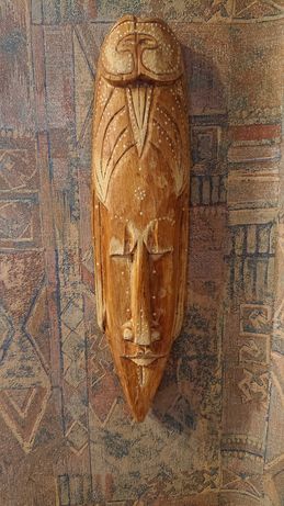Drewniana maska ozdobna na ścianę
