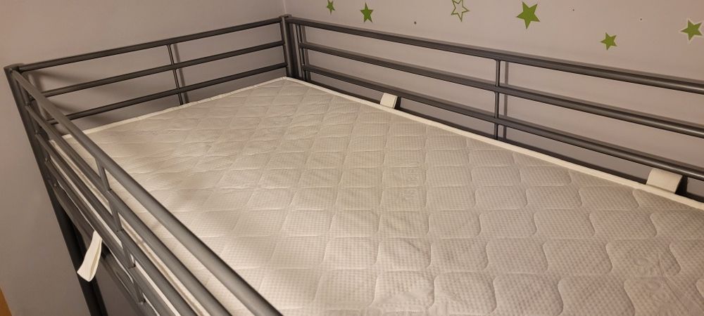 Łóżko piętrowe Ikea SVARTA z biurkiem i materacem. Super stan! PoLeCaM