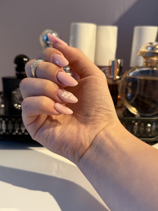 Paznokcie hybrydowe/ przedłużane