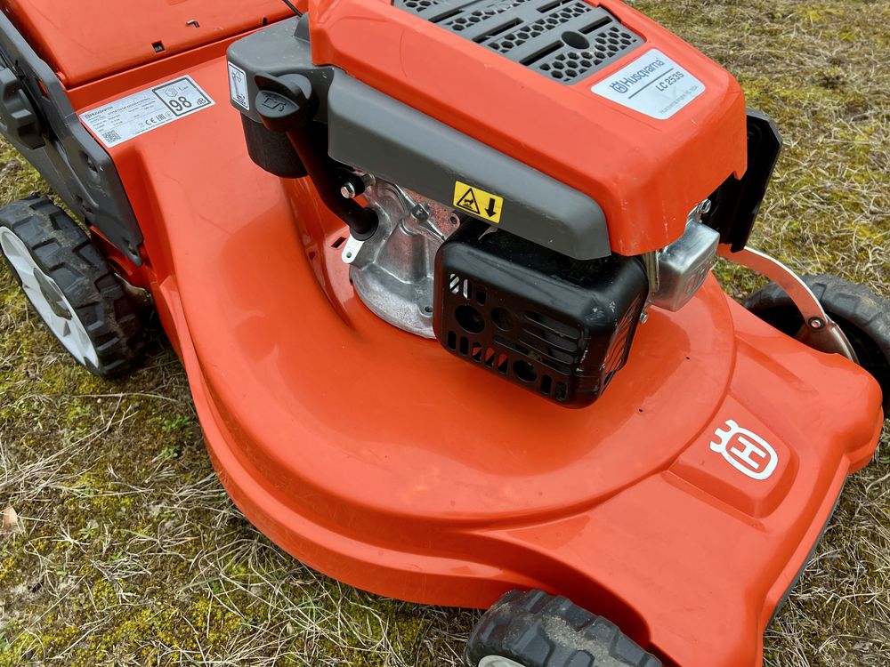 Kosiarka spalinowa z napędem Husqvarna LC253S