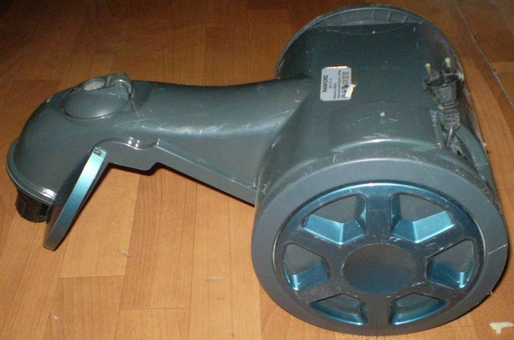 Пылесос на запчасти. Недорого.